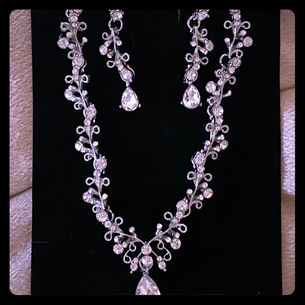 Beautiful Crystal & Silver. Necklace & Earrings
